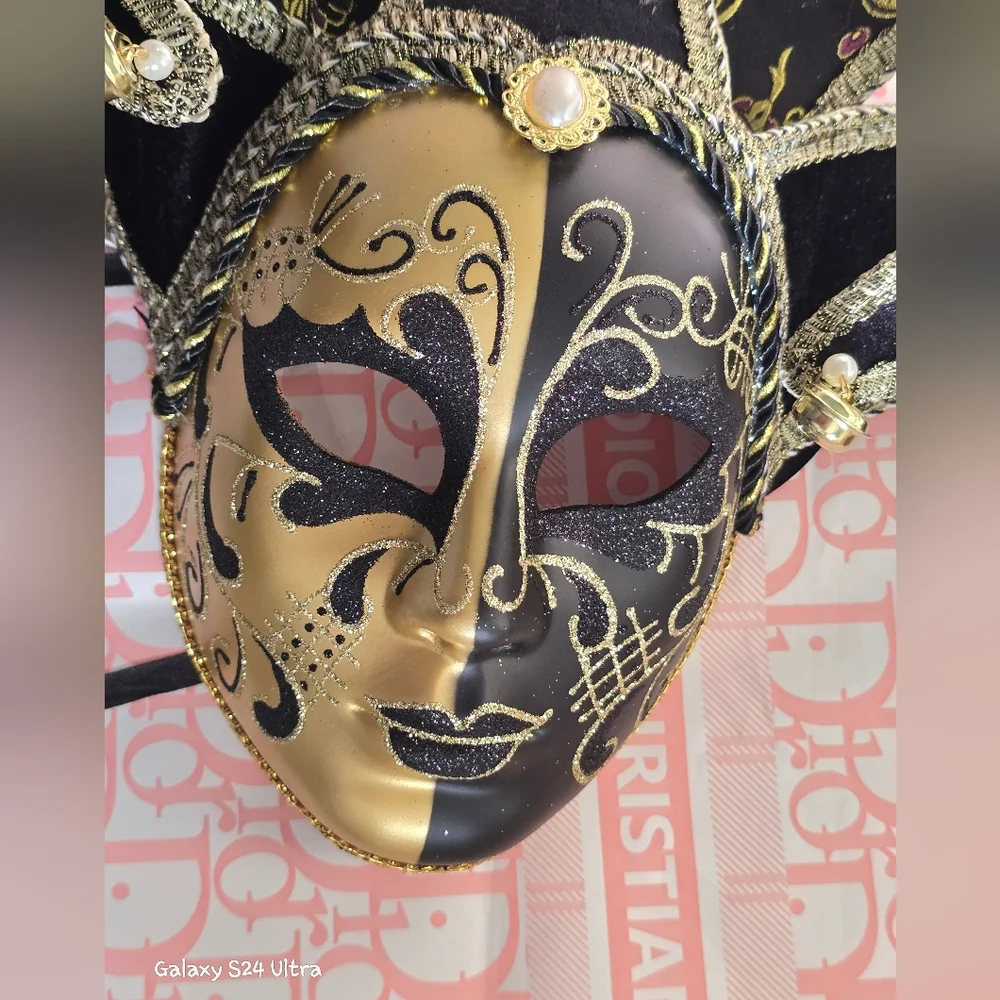 Wearable Masquerade Beautiful Mask Home Decor/ Party Decor NEW
